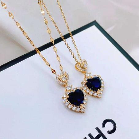 قلادة الكريستال على شكل قلب ازرق 😍