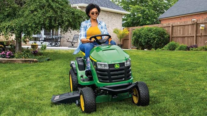 John Deere S170 Lawn Tractor – Power, Precision & Comfort Combined