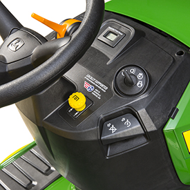 John Deere S130 Lawn Tractor