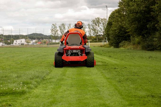 Ariens APEX 52-in 23 -HP V-twin Gas Zero-turn Riding Lawn Mower