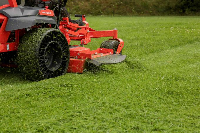 Ariens APEX 52-in 23 -HP V-twin Gas Zero-turn Riding Lawn Mower