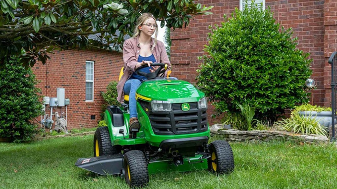 john Deere S110 Lawn Tractor