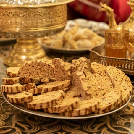 الفقاص باللوز