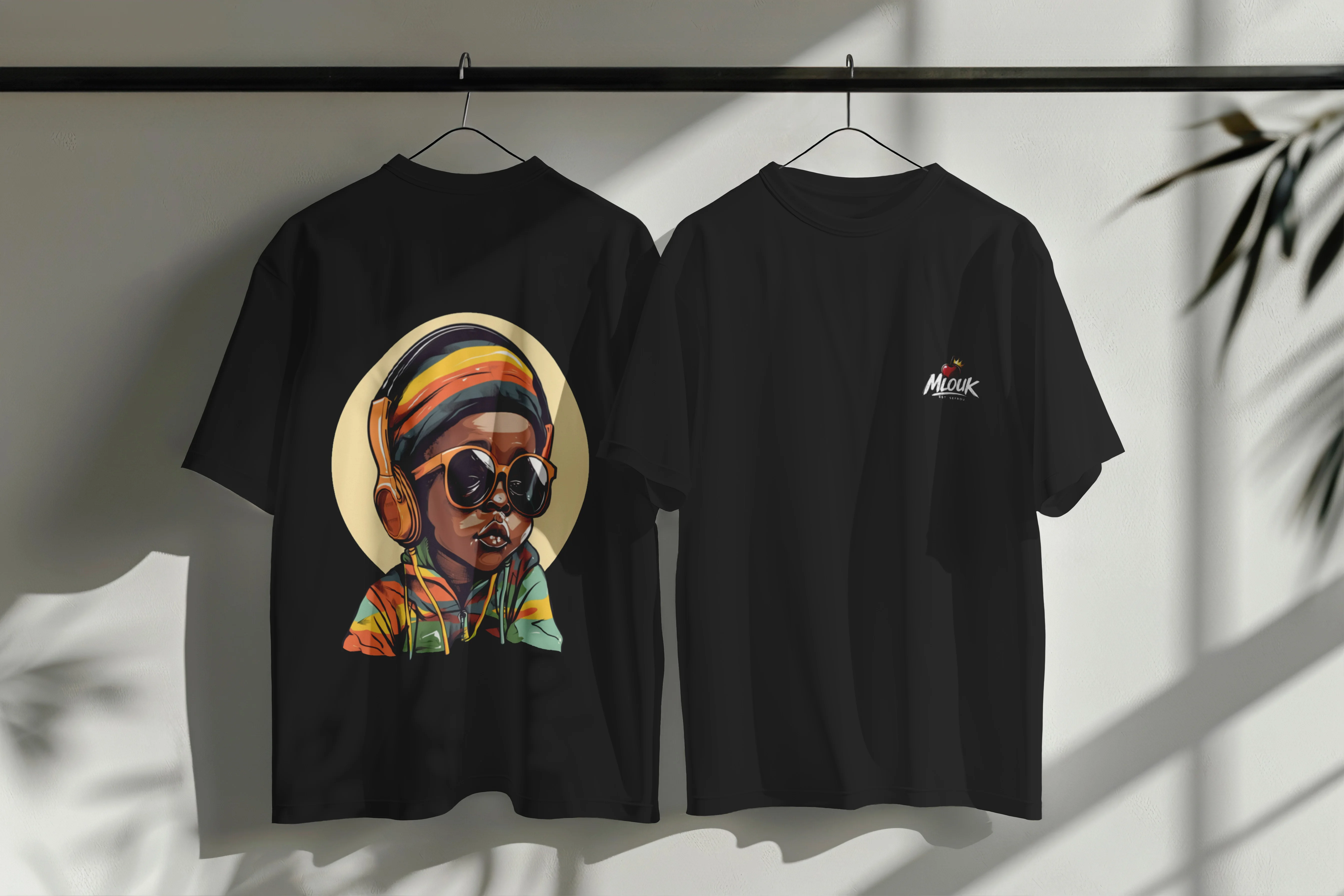 تيشرت الملوك مع تصميم صيفي