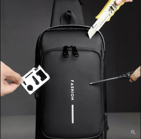 حافظ على أغراضك بأناقة وذكاء - حقيبة كتف بميزة الشحن USB ومقاومة للماء (أسود)