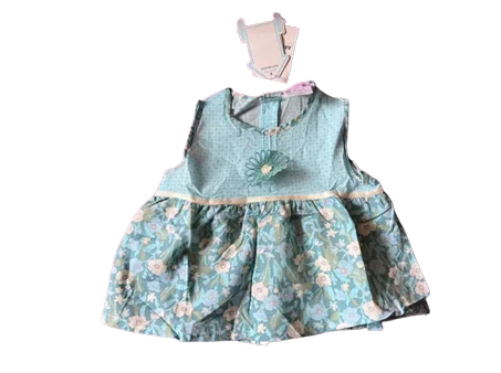 Une sélection de 3 robes pour fillettes âgées de 9 à 12mois.