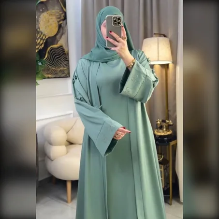 🕌 عباية راقية مكونة من قطعتين مصنوعة بحرفية عالية كريب روز