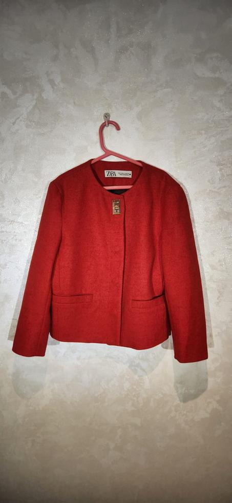Veste Zara Rouge Élégance