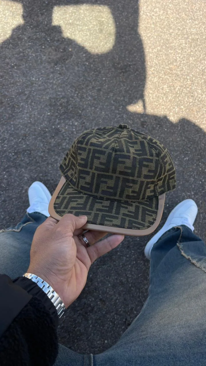 CAP FENDI CARAMEL LUXE