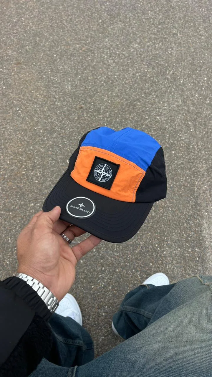 CAP STONE ISLAND BLACK AND BLUE
