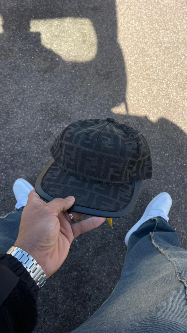 CAP FENDI BLACK LUXE