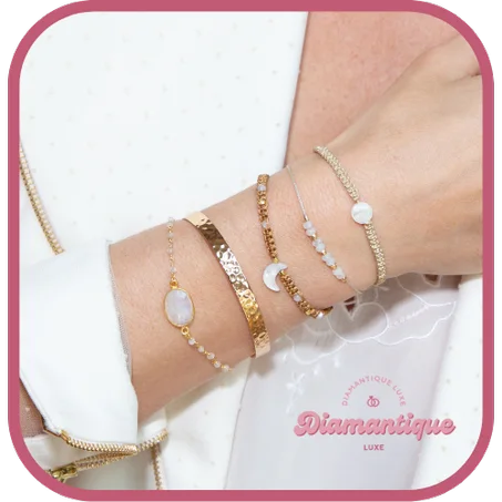 أساور نسائية