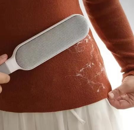 فرشاة مزدوجة الوجه لإزالة شعر الحيوانات الأليفة.