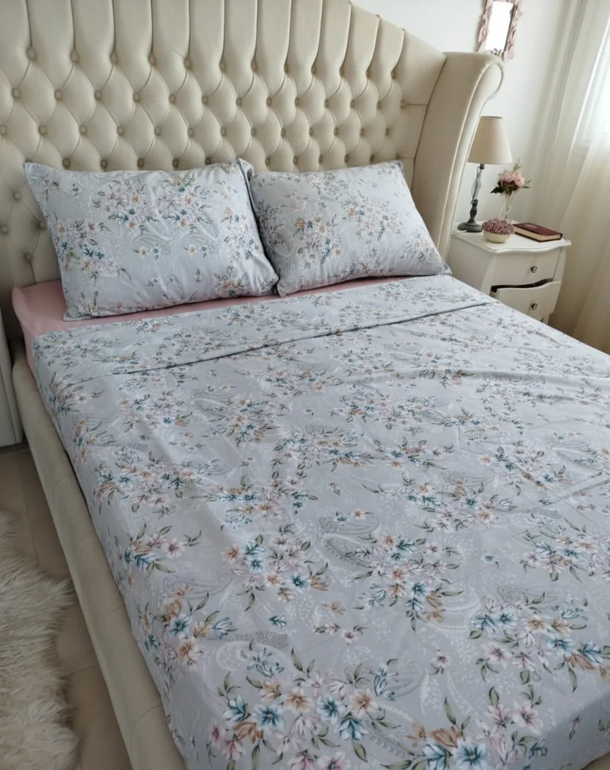 Pack Couette +Parrure de draps Gris à petites fleurs