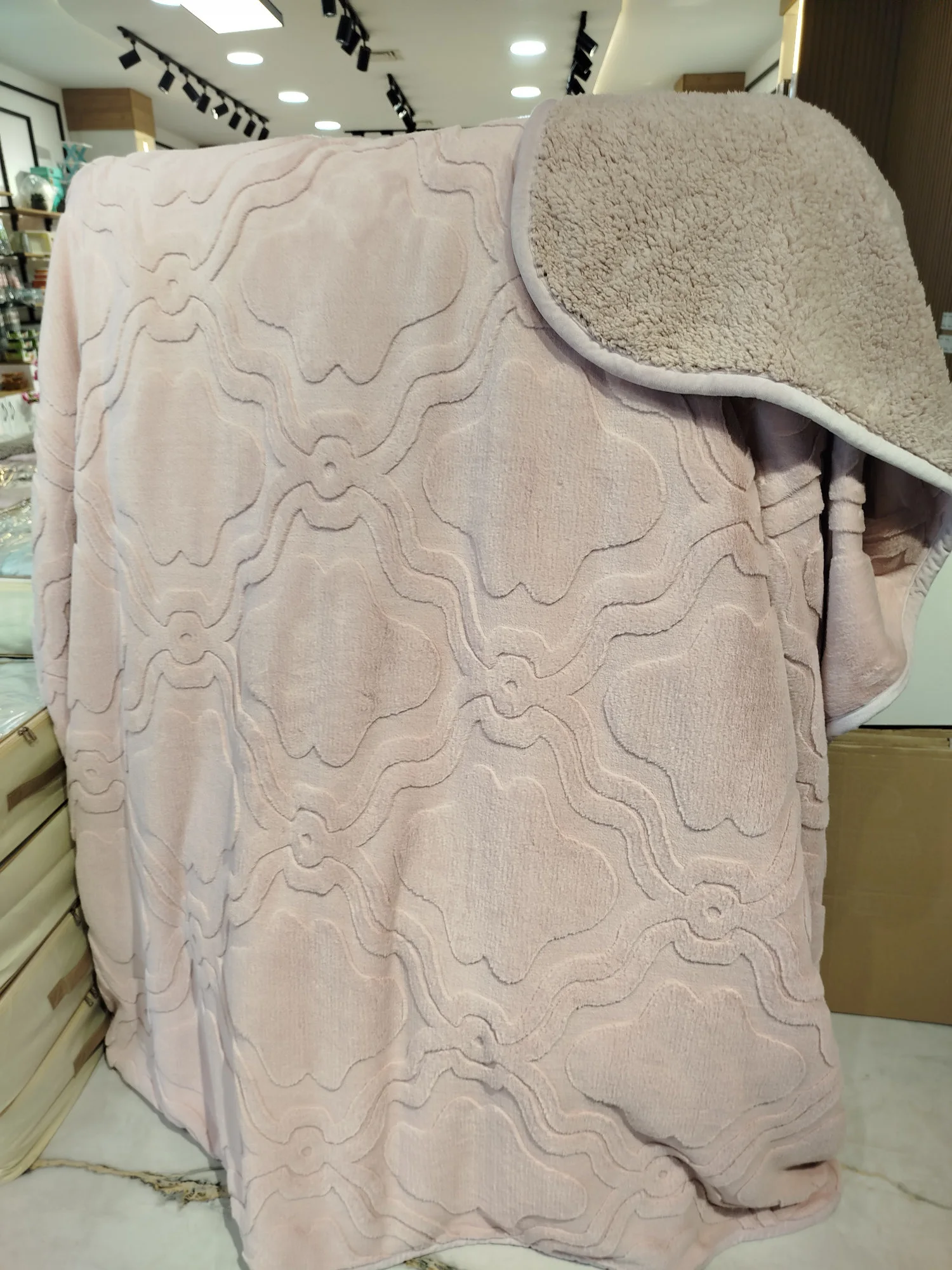 كوفيرتة وردة كبيرة روز نيود