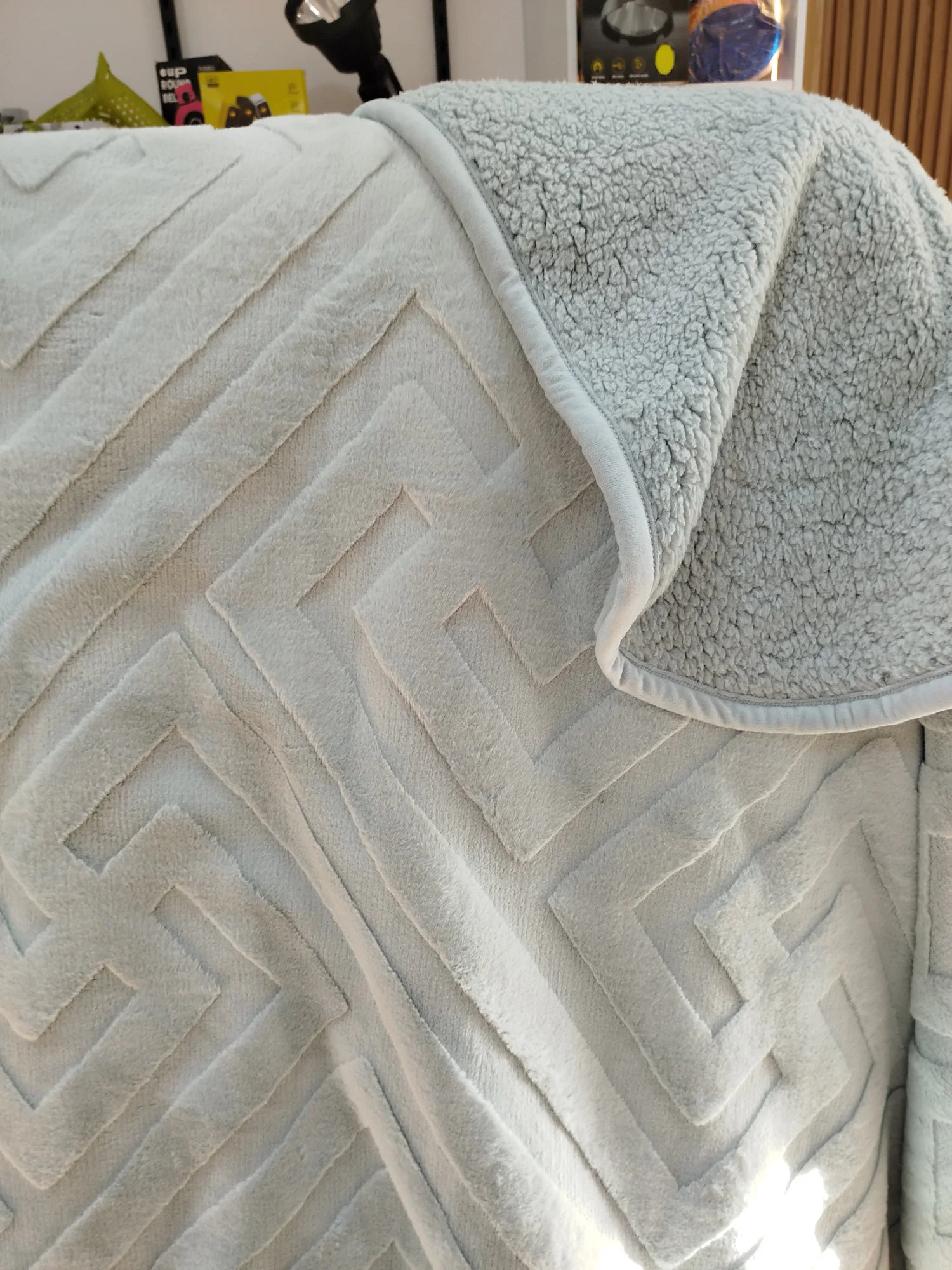 كوفيرتة مخططة أخضر ماءي