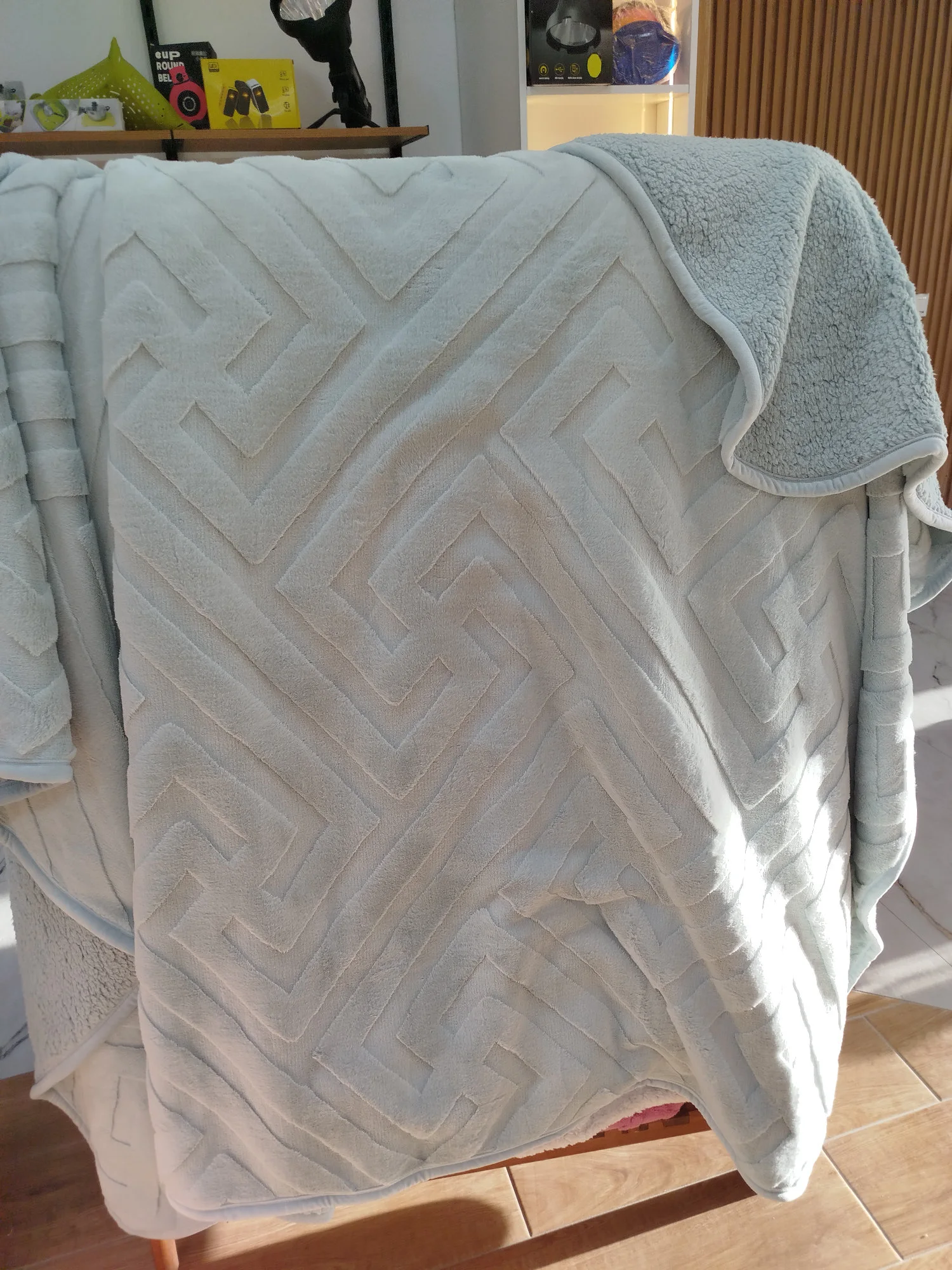 كوفيرتة مخططة أخضر ماءي