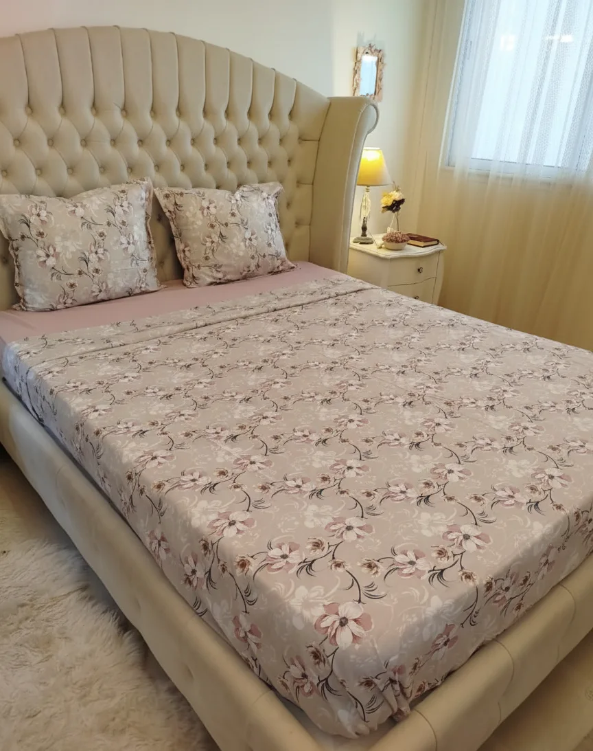 Pack Couette + parrure de drap mauve à fleur