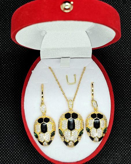 Parure Mystique – Collier & Boucles d’Oreilles Tête de Serpent Dorés Cristallisés