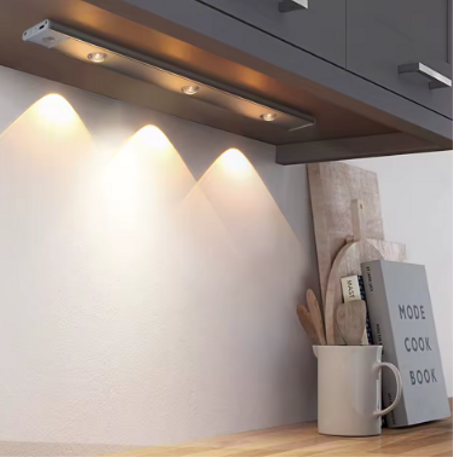 مصباح مستشعر للحركة موفر للطاقة