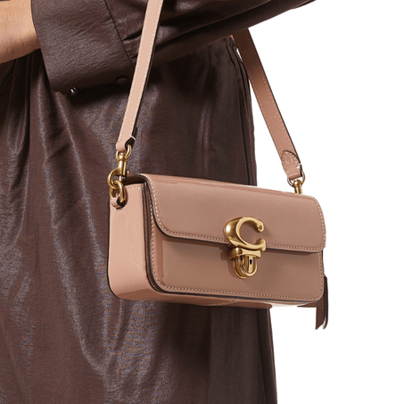 Sac a main en cuir verni pour femmes – Pink studio baguette bag – collection exclusive