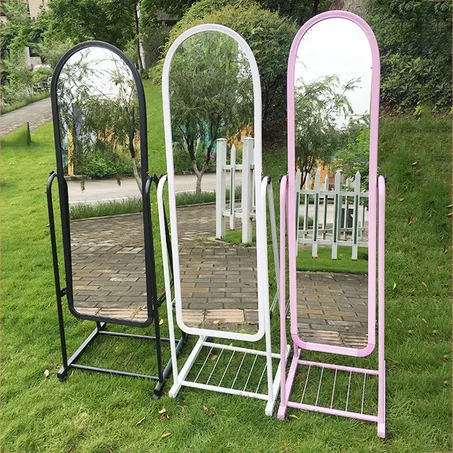 🪞 مرآة عصرية وأنيقة تمنحك وضوحاً مثاليًا وتضفي لمسة فاخرة على ديكور منزلك