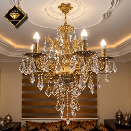 ثرية نحاسية بـ 6 مصابيح