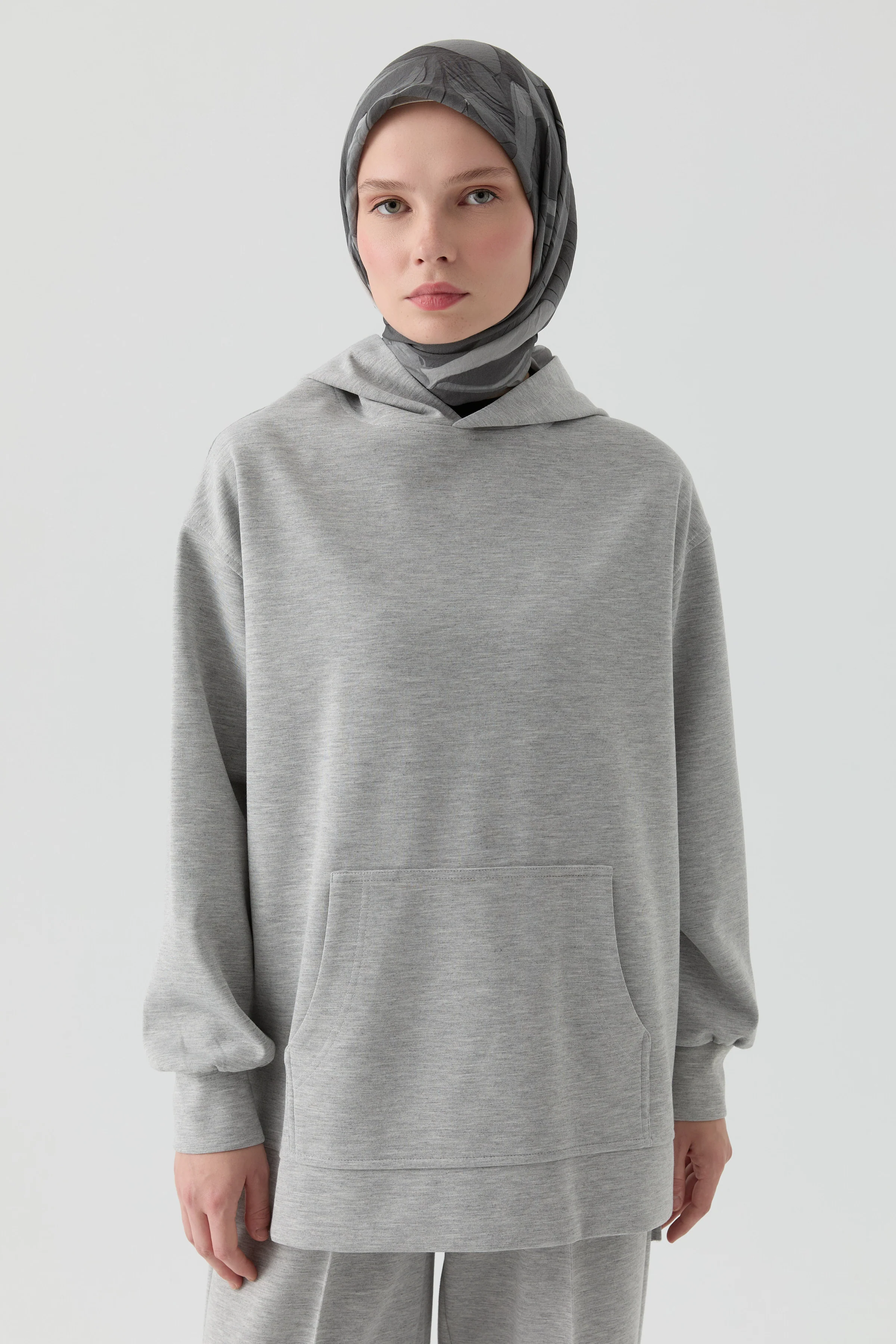 Sweat en tricot avec poche kangourou - Noir-GRIS