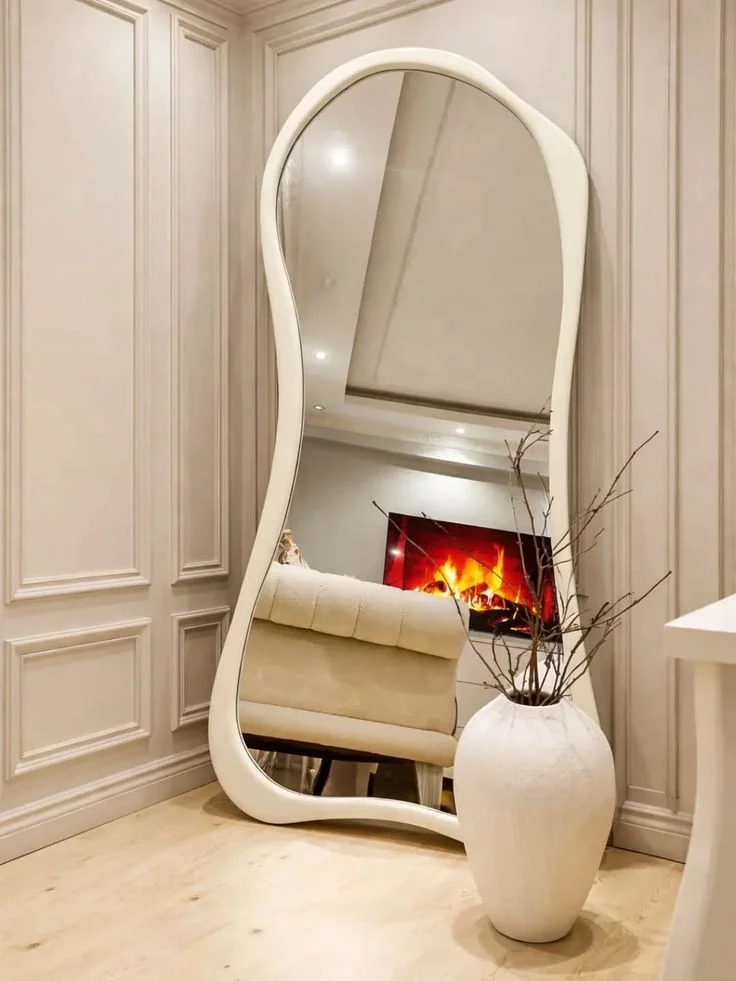 The Arcurva Mirror, an exclusive