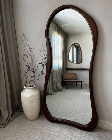 The Arcurva Mirror, an exclusive