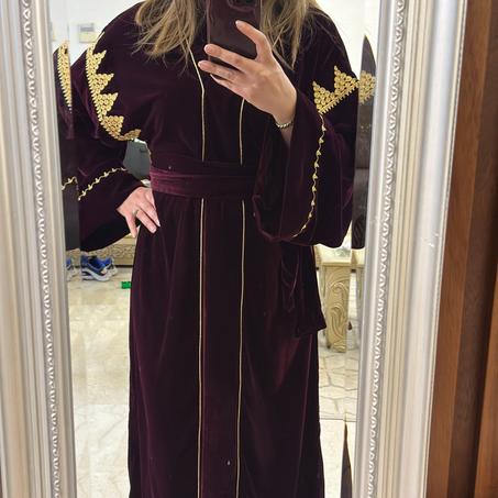 قفطان مغربي فاخر بلون البوردو