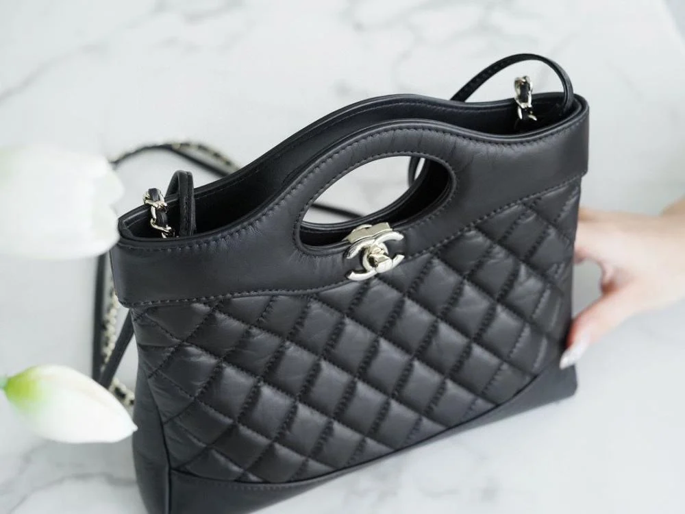 اطلالة باريسية