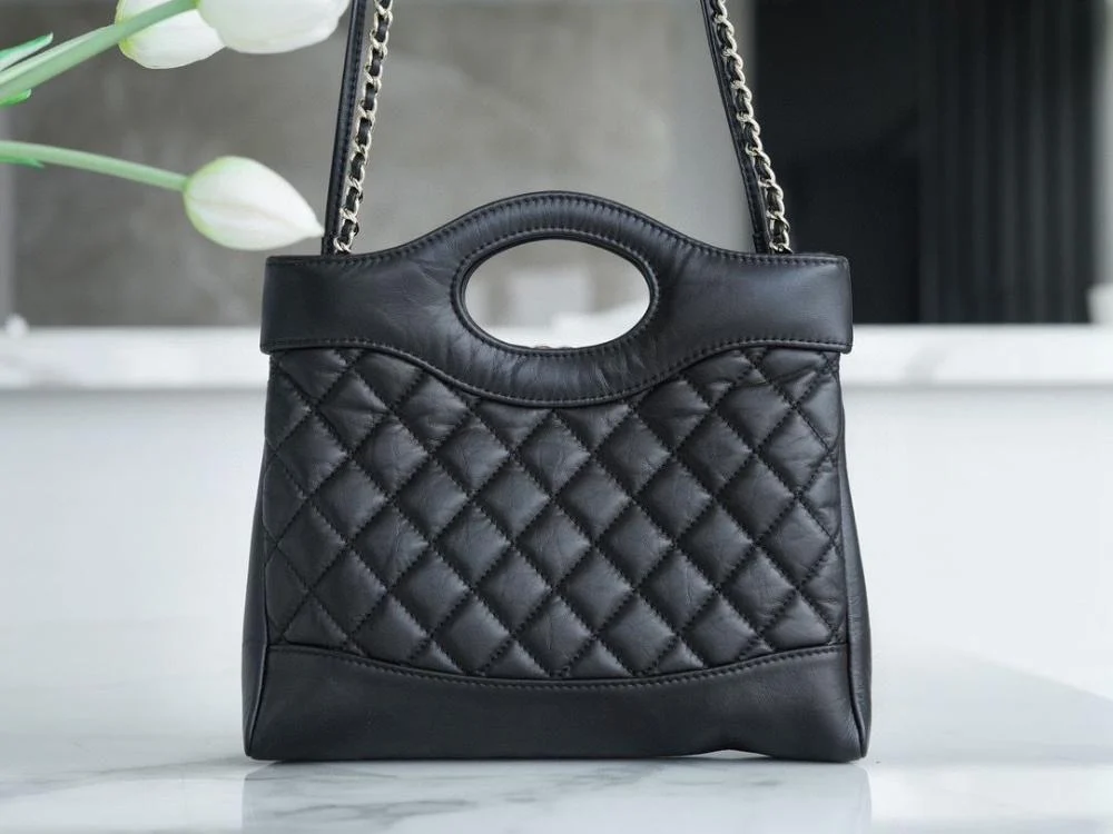 اطلالة باريسية