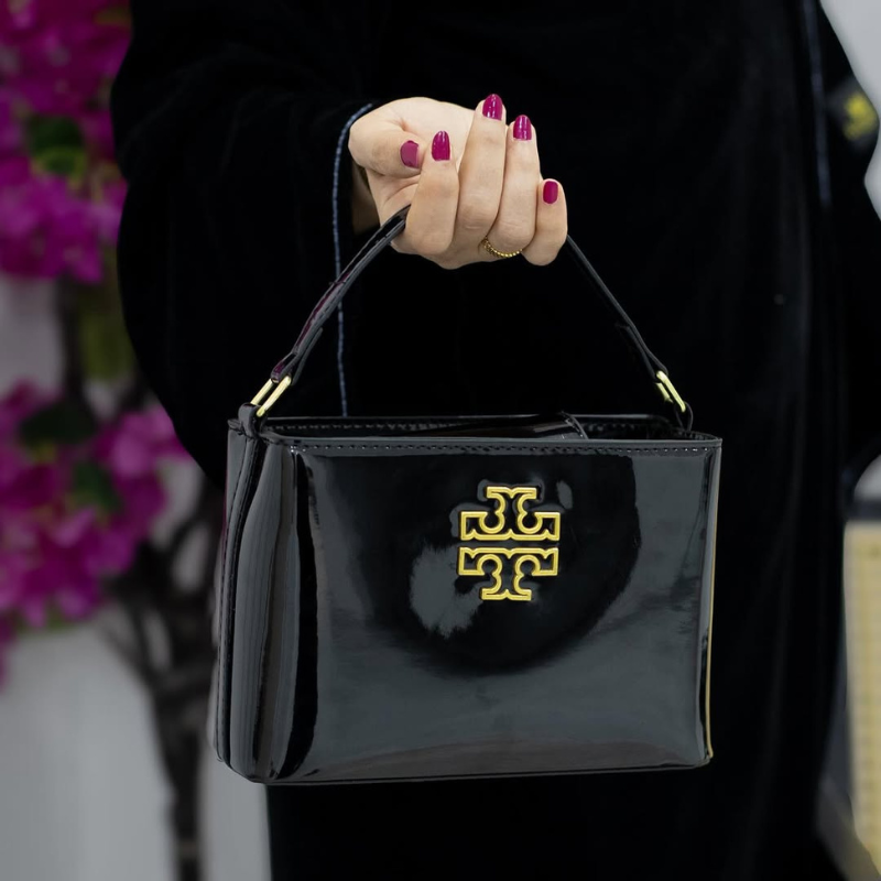 اسود لامع