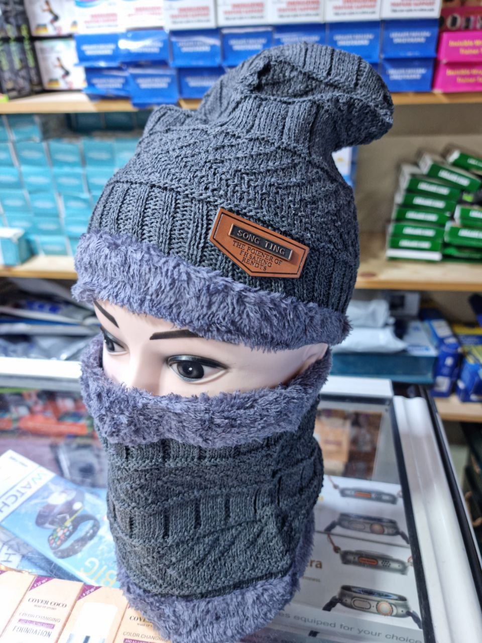 قبعة ووشاح صوف دافئان 2  في 1