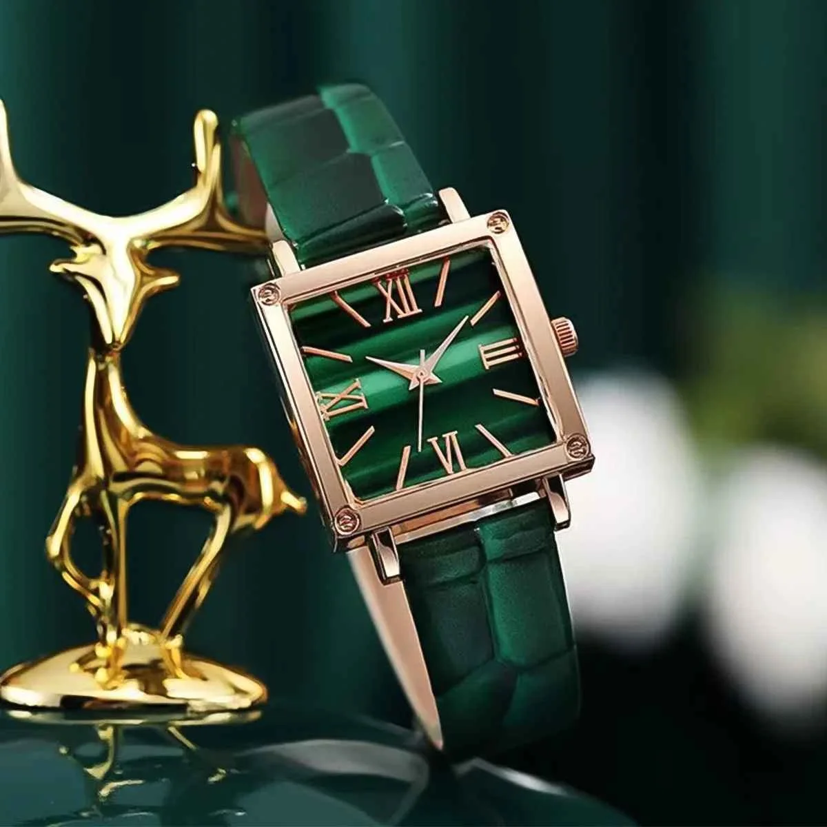 ⌚ Women’s Watch Vintage Square – ساعة نسائية بتصميم مربع عتيق أنيق