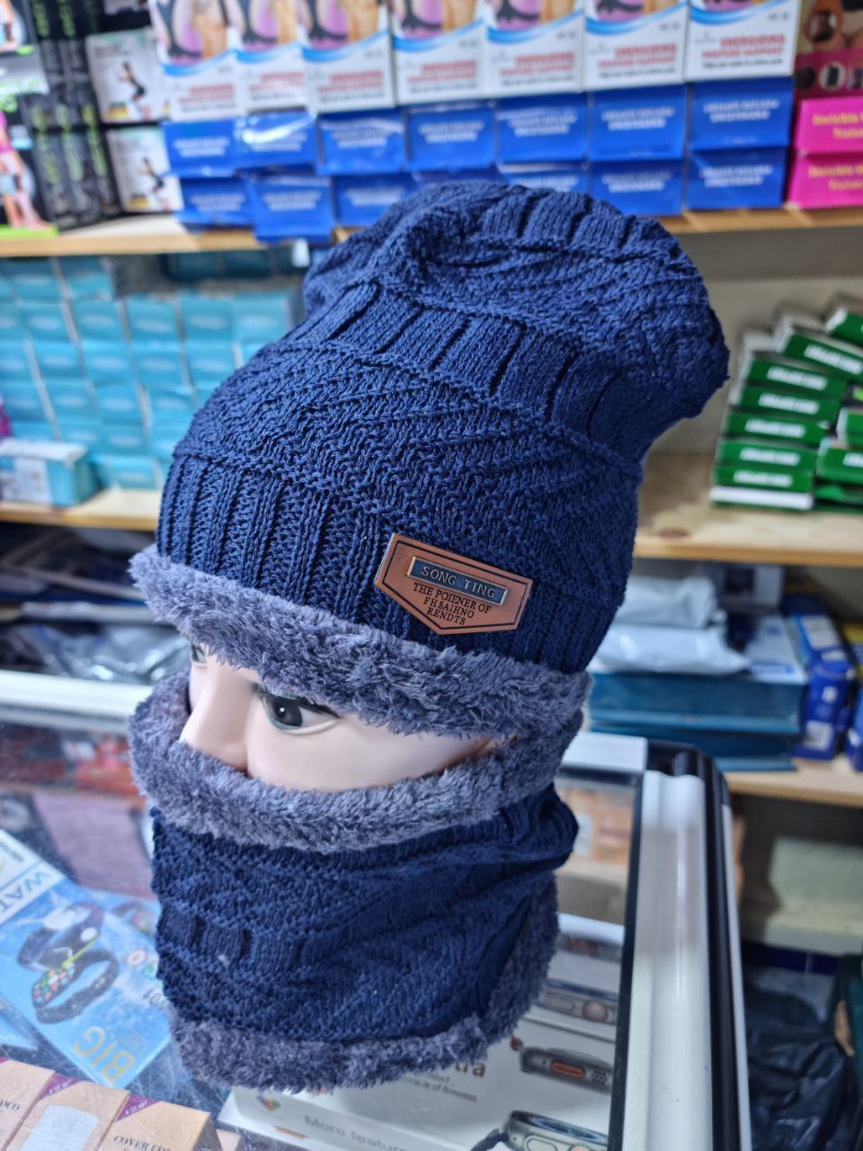 قبعة ووشاح صوف دافئان 2  في 1