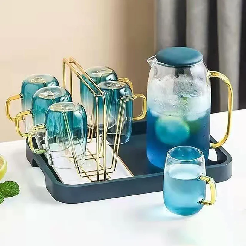 Ensemble d'une carafe en verre et de 6 tasses à eau