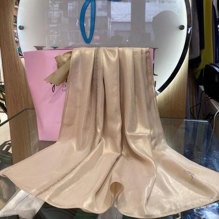 Châle Brodé en Skelli