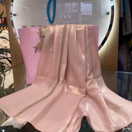 Châle Brodé en SkellI