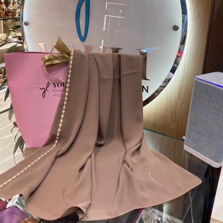 Châle Brodé en SkellI