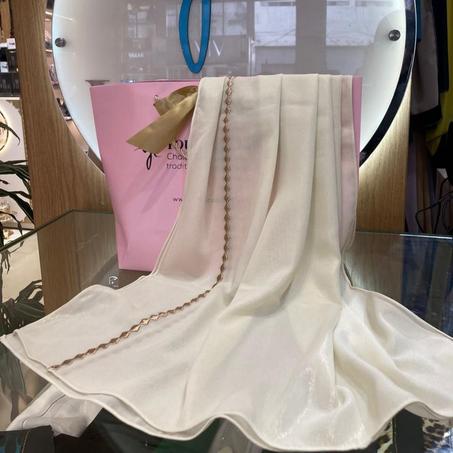 Châle Brodé en Skelli