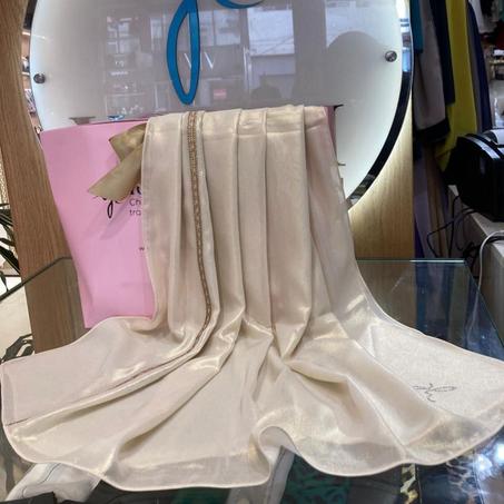 Châle Brodé en SkellI