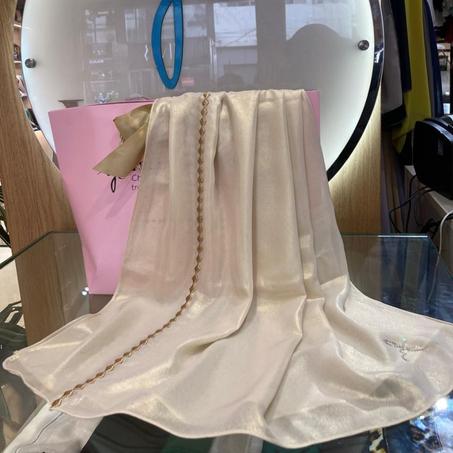 Châle Brodé en Skelli