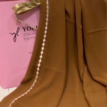 Châle Brodé en SkellI