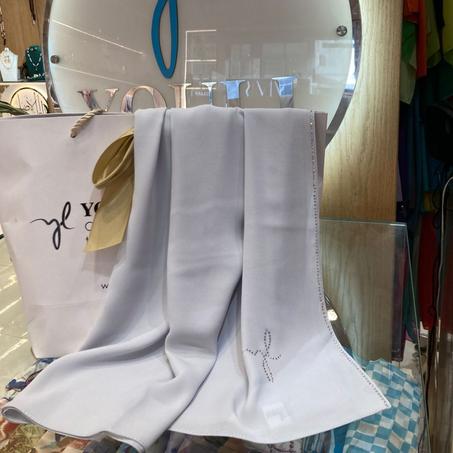 Châle en Crêpe Premium