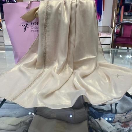 Châle Brodé en SkellI