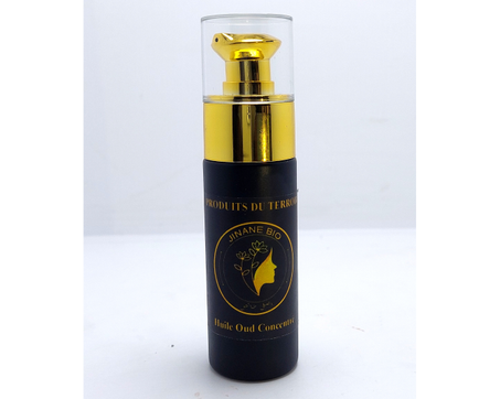 زيت العود مركز