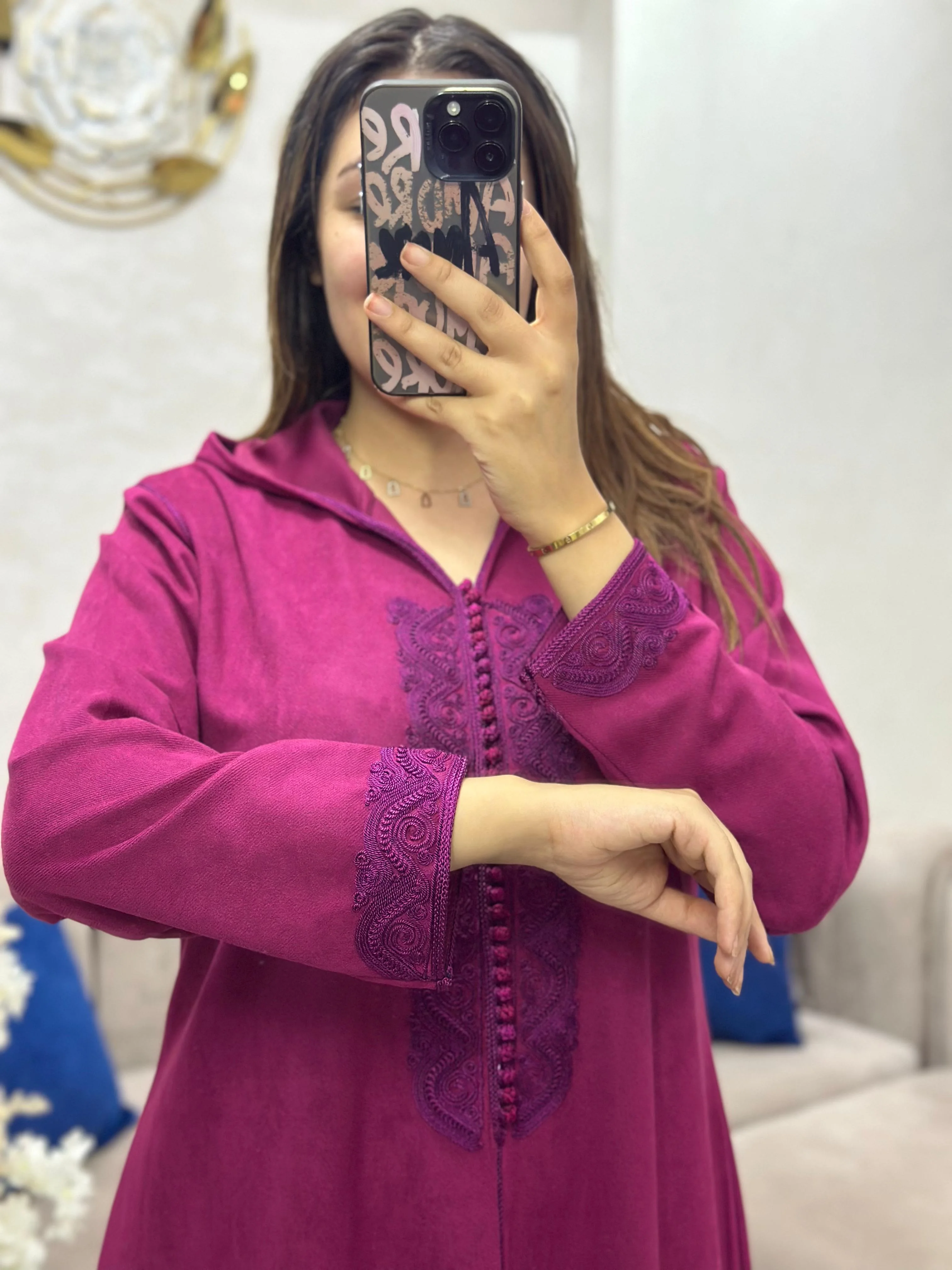 جلابة نسائية فاخرة – أناقة راقية لشتاء 2025