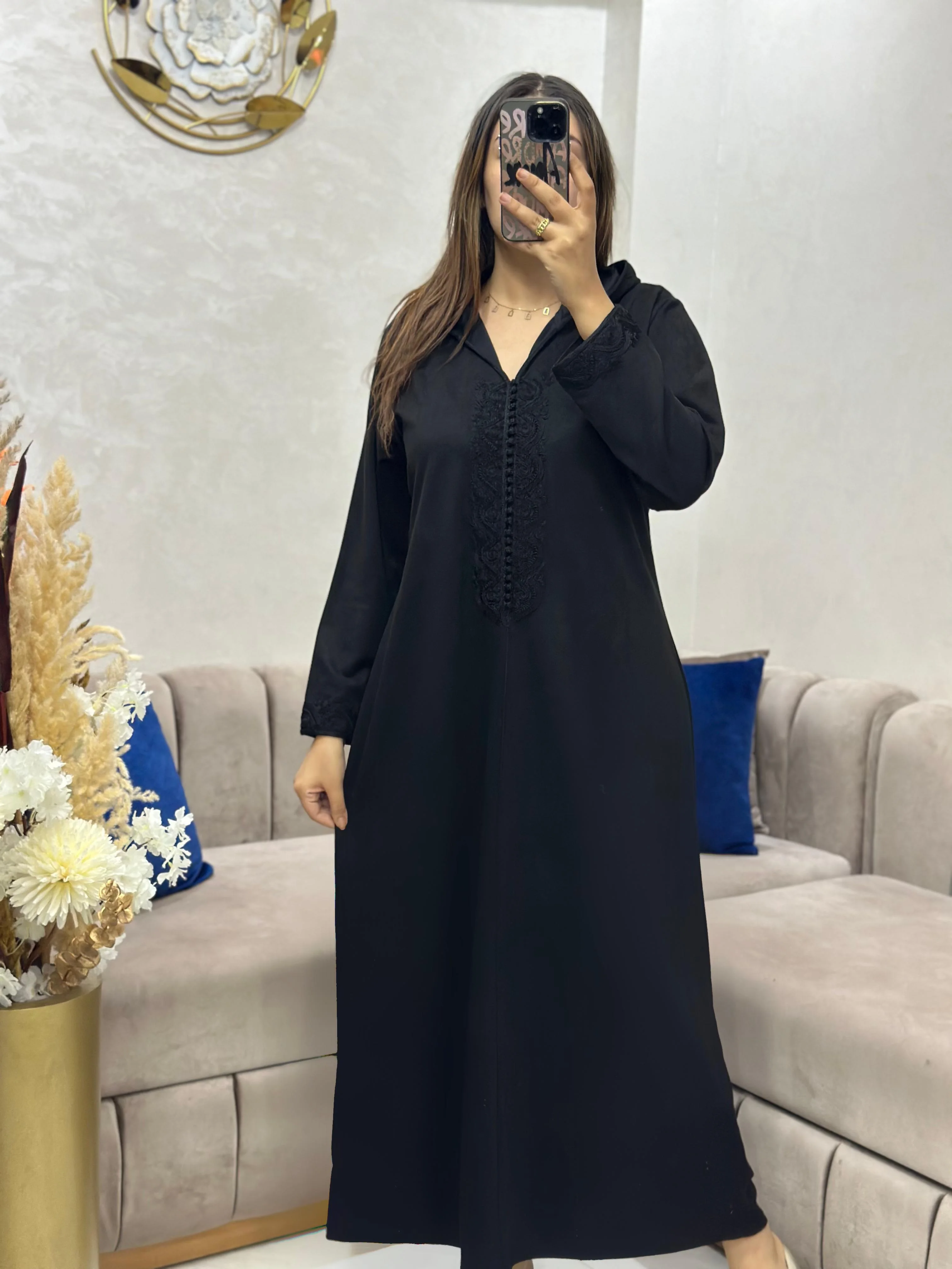 جلابة نسائية فاخرة – أناقة راقية لشتاء 2025